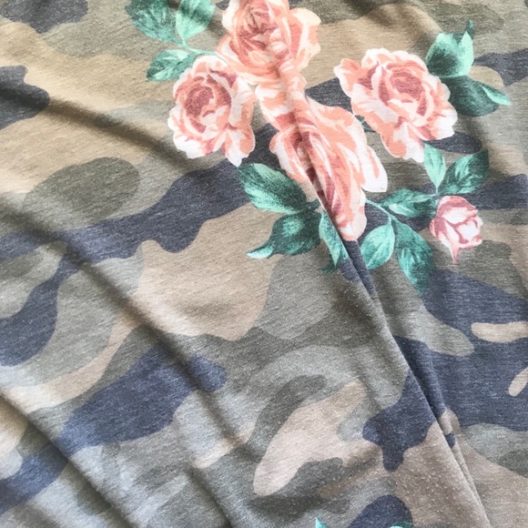 Camofloral size knot cut out tank - Picture 6 of 8